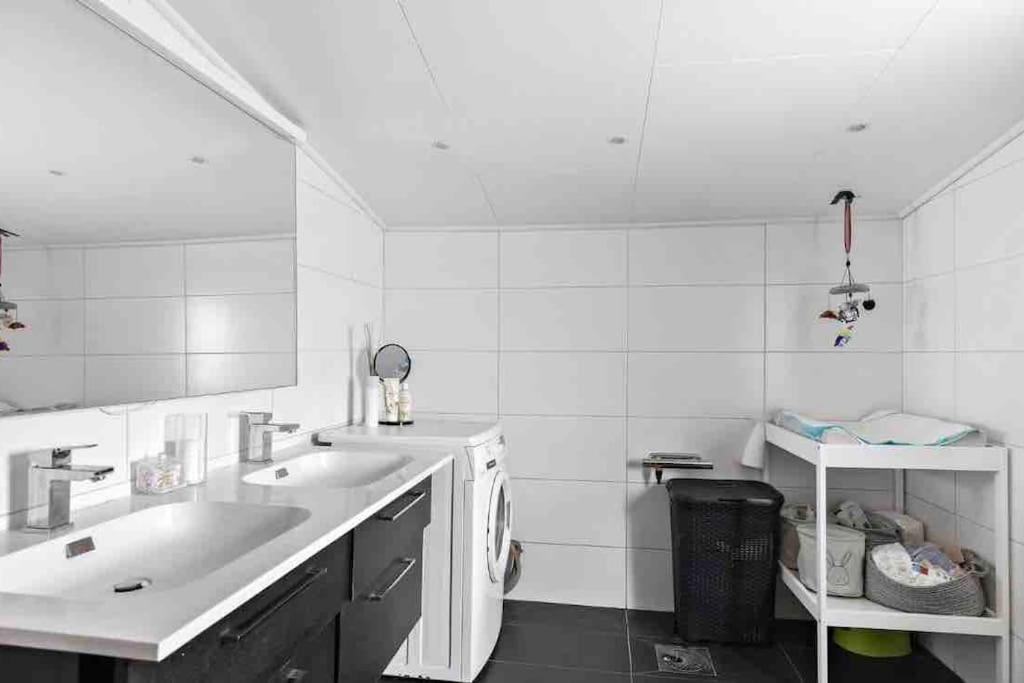 Mysigt Hus Med Natur & Jacuzzi I Olofstorp Gothenburg Exterior photo